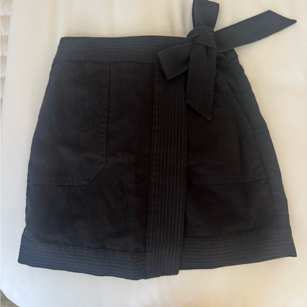 Banana Republic black wrap, miniskirt